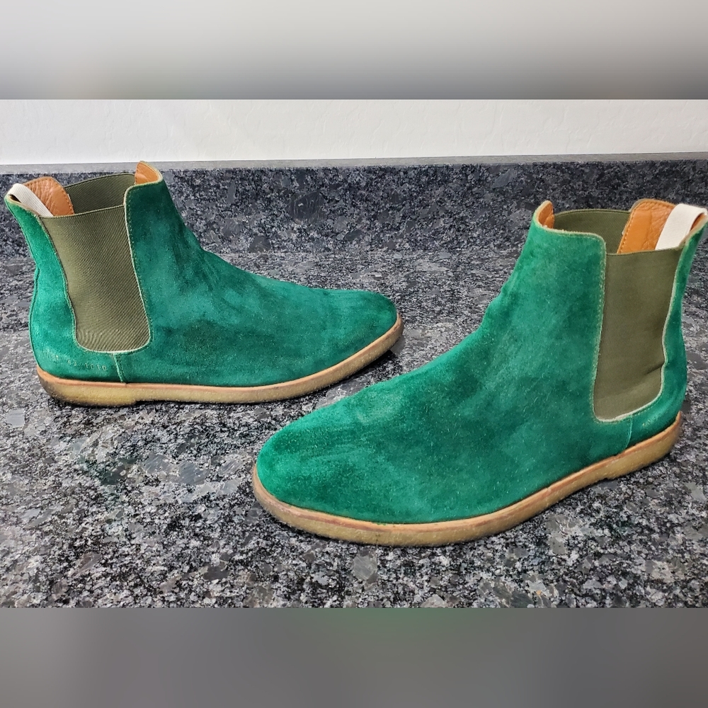 COMMON PROJECTS Chelsea Boot in Green Leather